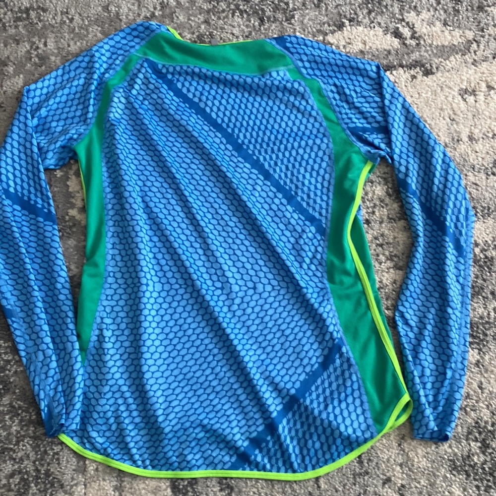 Nike Women’s Blue Long-Sleeve Athletic Top - Picture 3 of 5